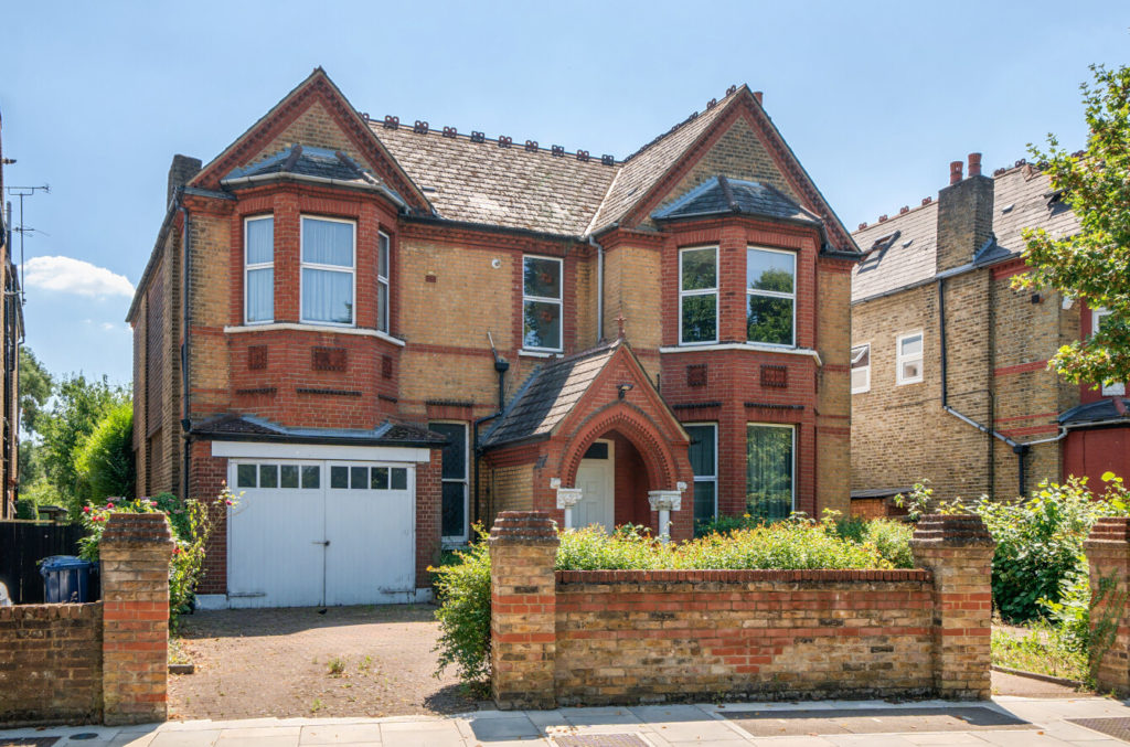 7 bedroom detached house for sale 0