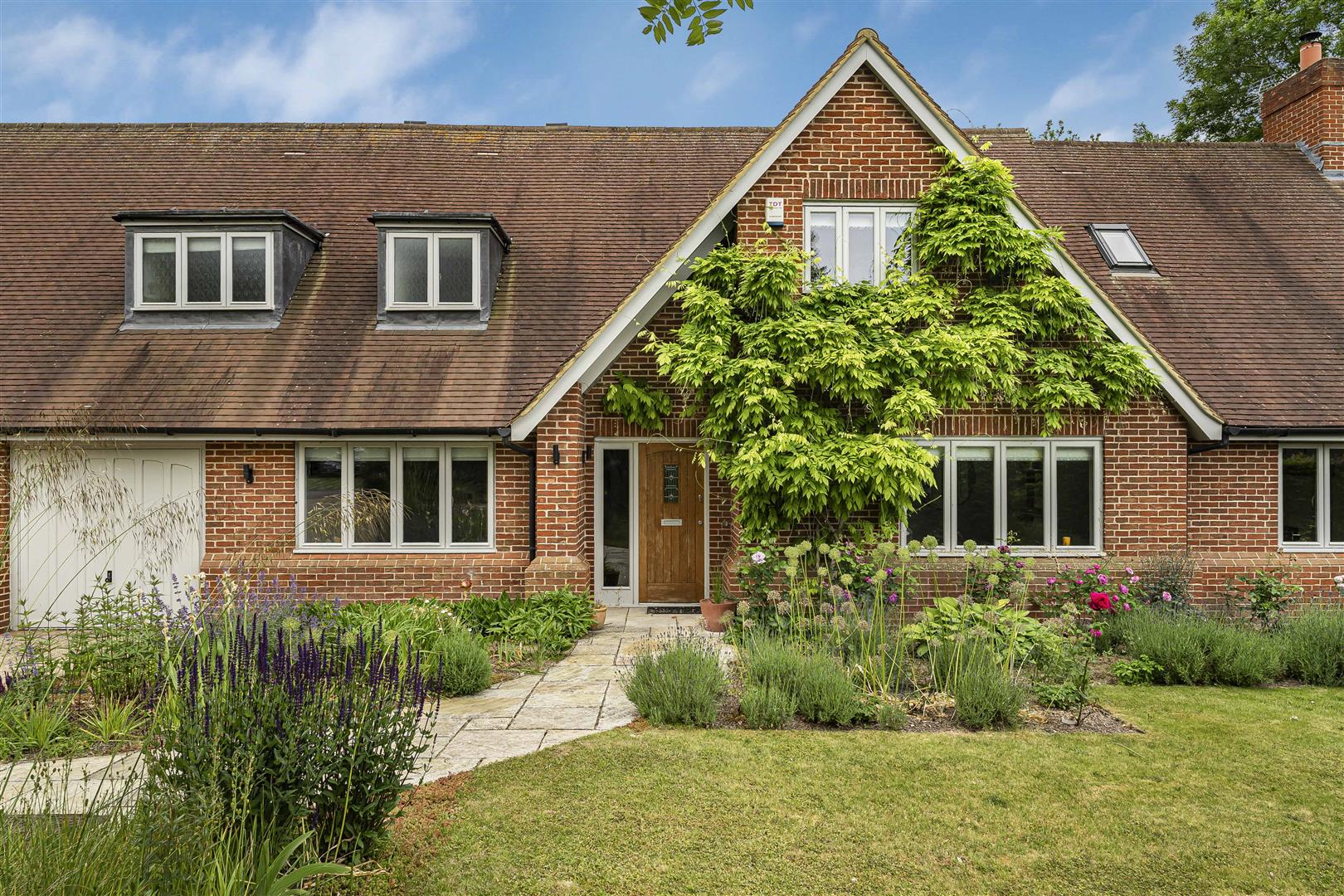 5 bedroom detached house for sale 0