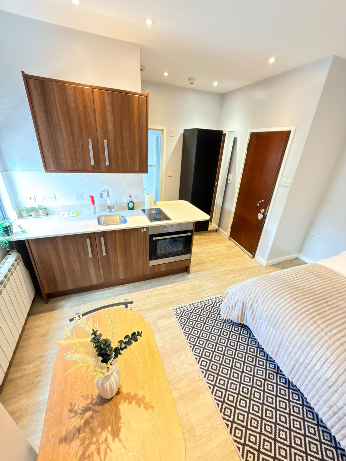 Flat 4, 4 Ferndale Road, London photo 4