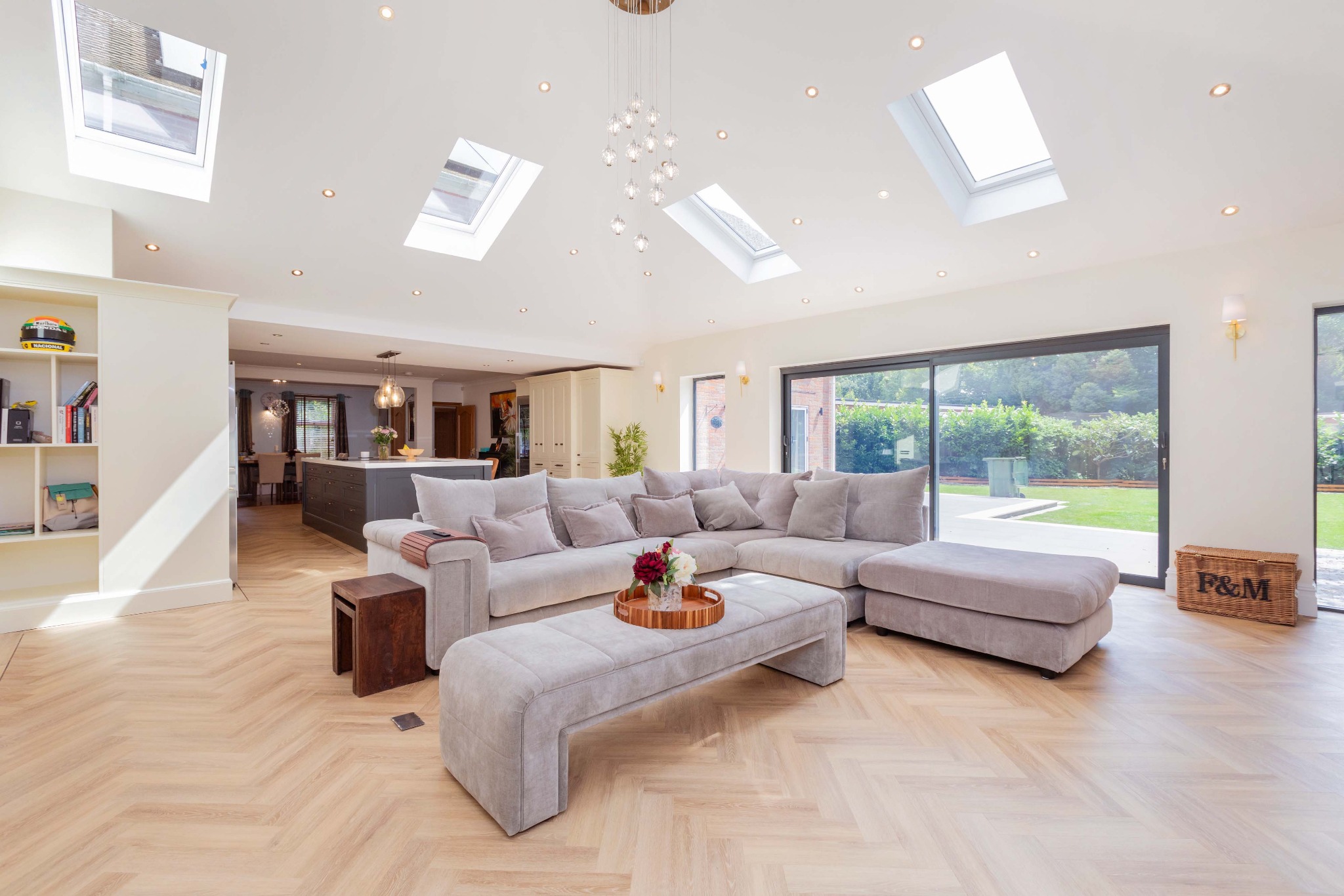 6 bedroom detached house for sale 0