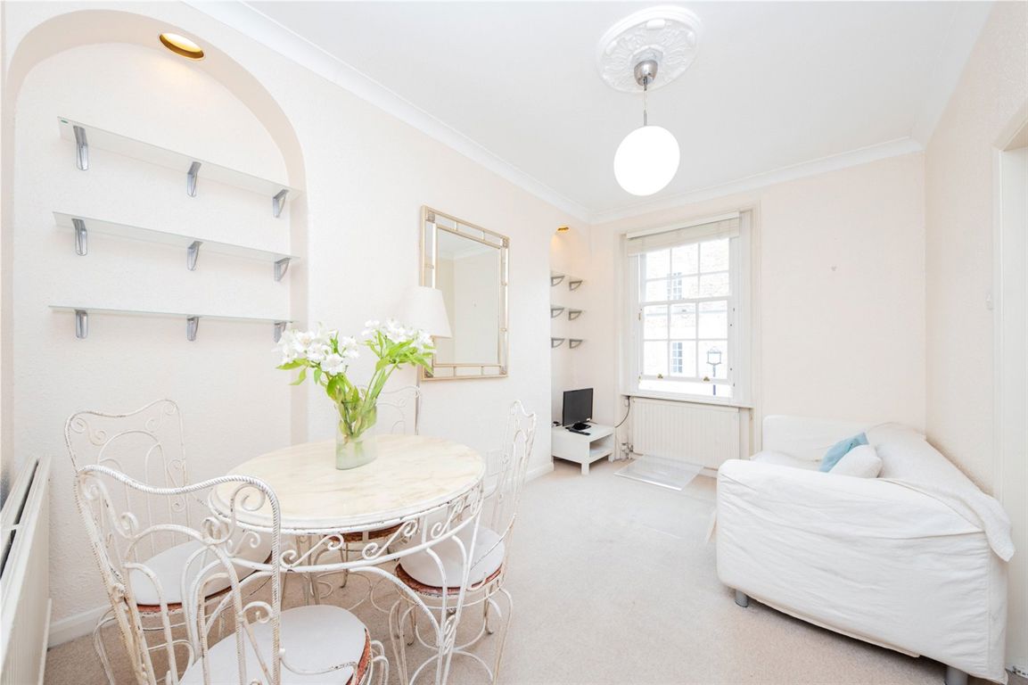 Second Floor Flat, 34, Denbigh Street, London photo 2