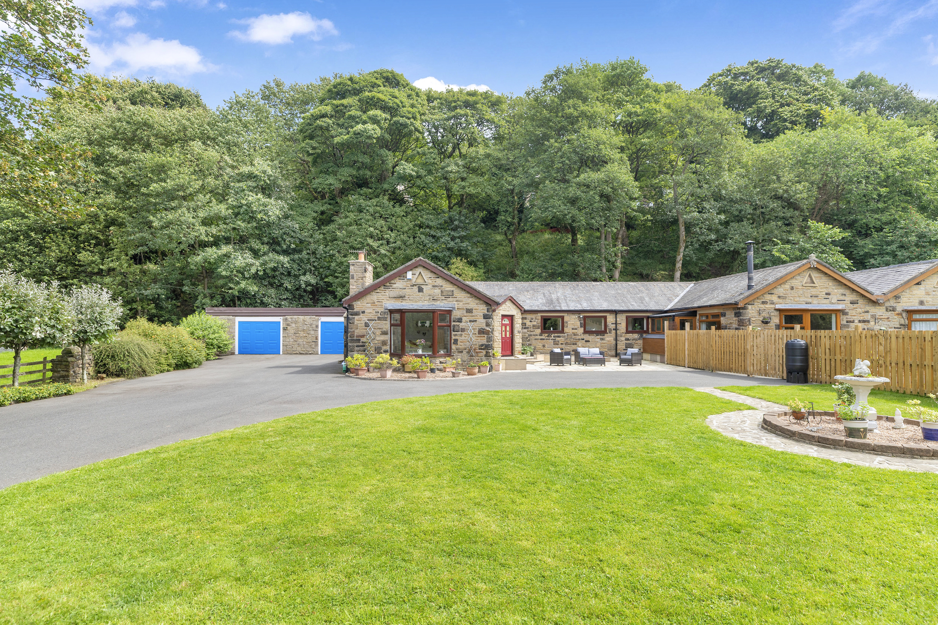3-bed house on Lees Moor Farm,, Halifax Road, West Yorkshire, £450,000