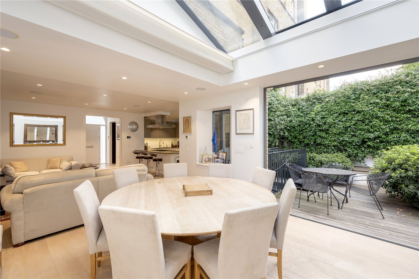 42, Roland Way, London photo 4