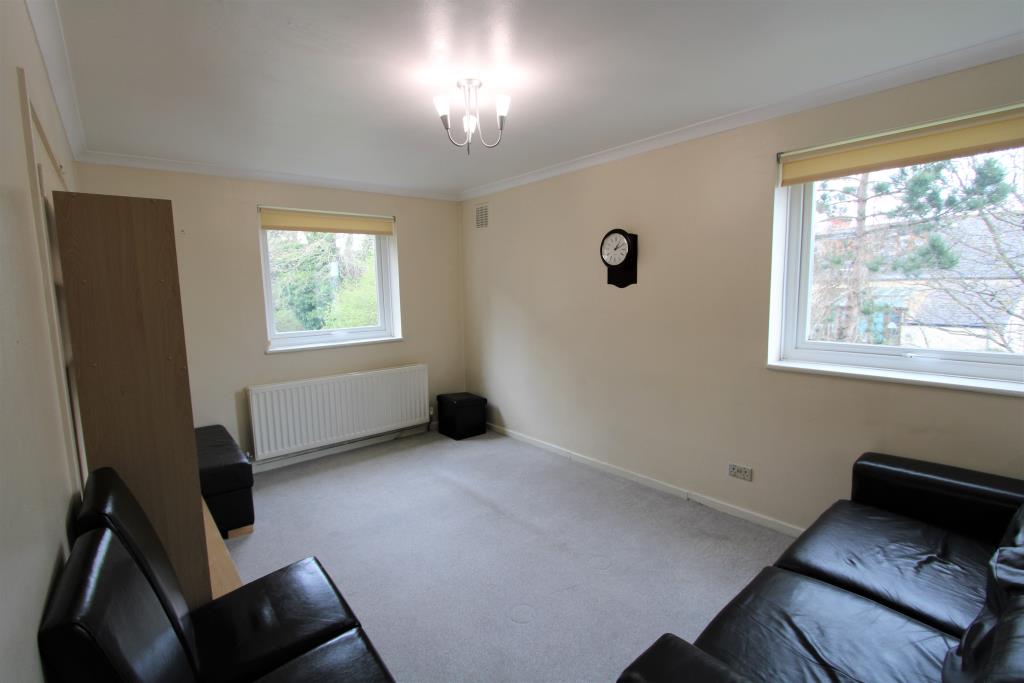 1-bed flat on Flat 7, Nursery Walk Court, 88-90 Sunningfields Road, London, £1,395/mo