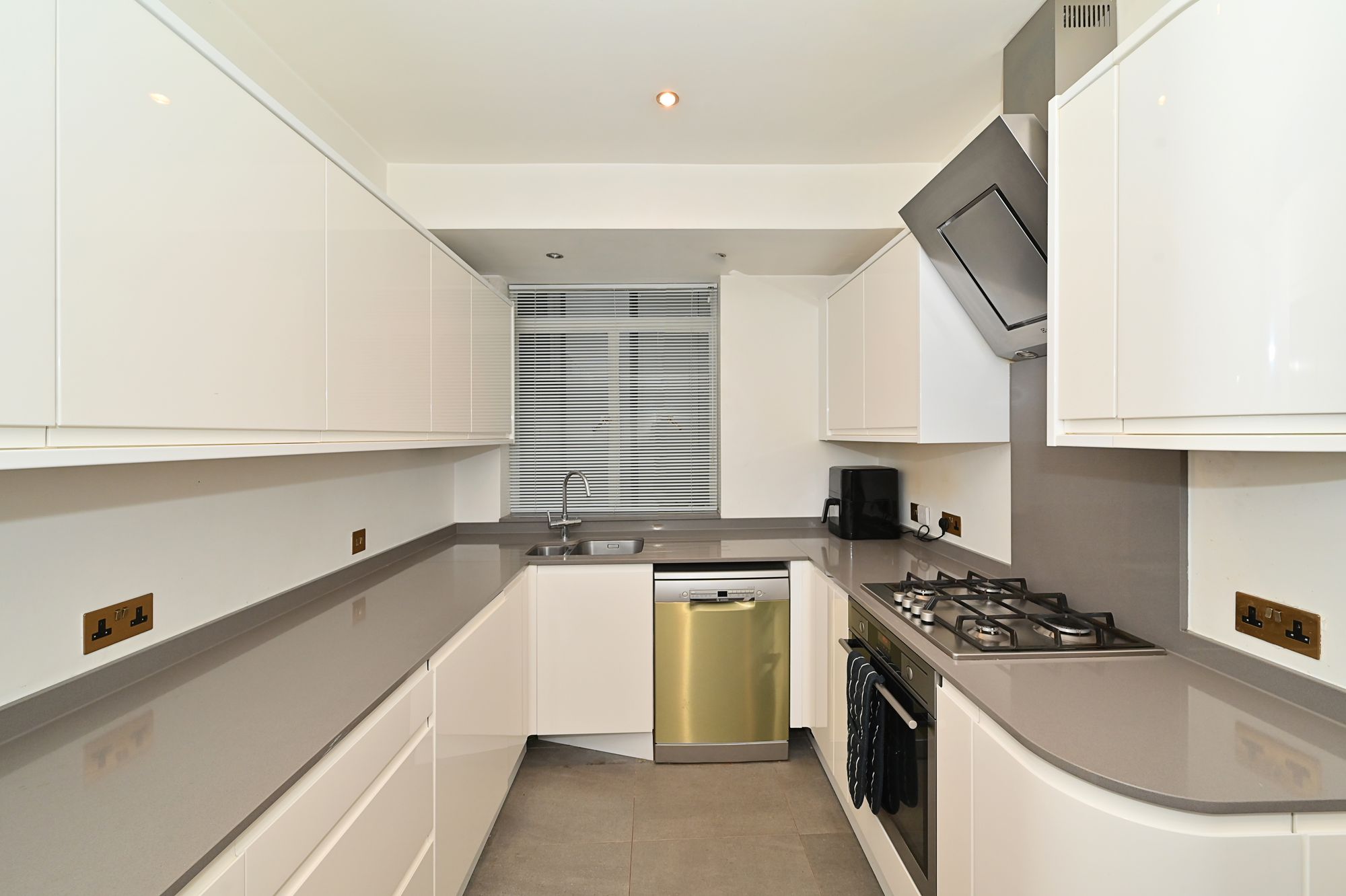 2 bedroom flat for sale 0