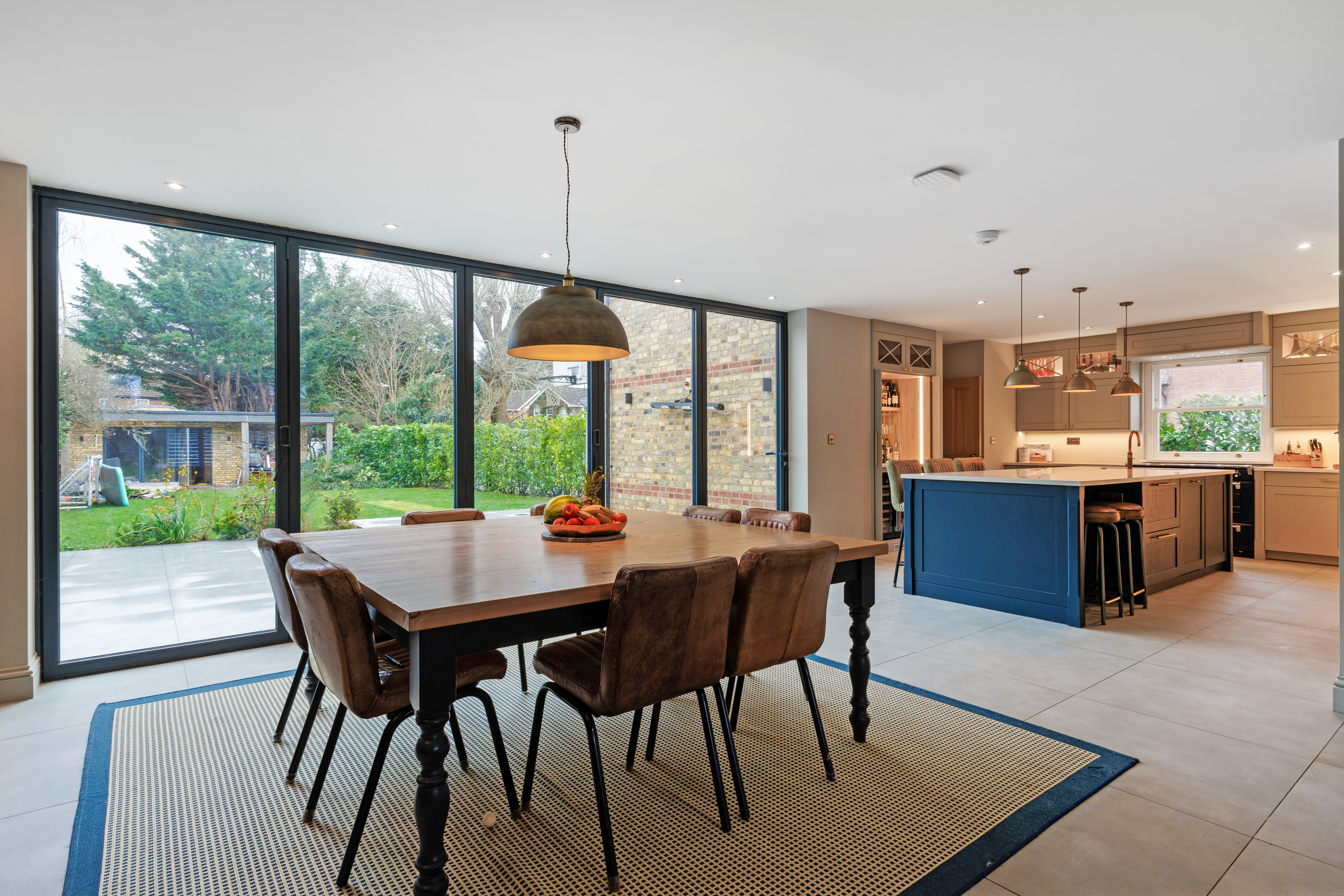 6 bedroom detached house for sale 0