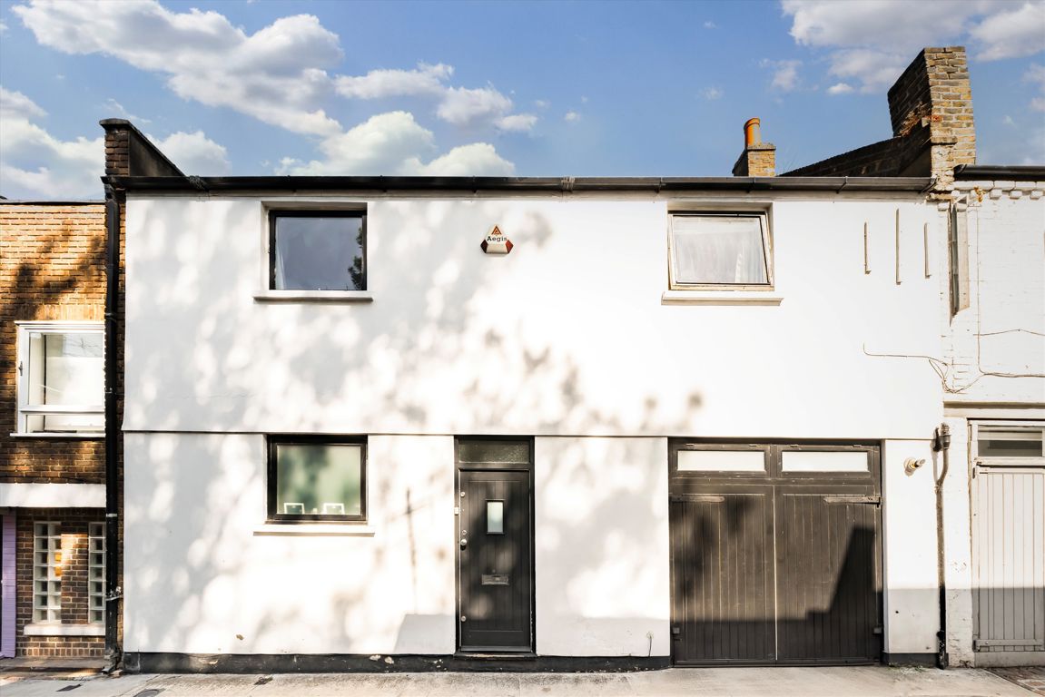3 bedroom terraced house for sale 0
