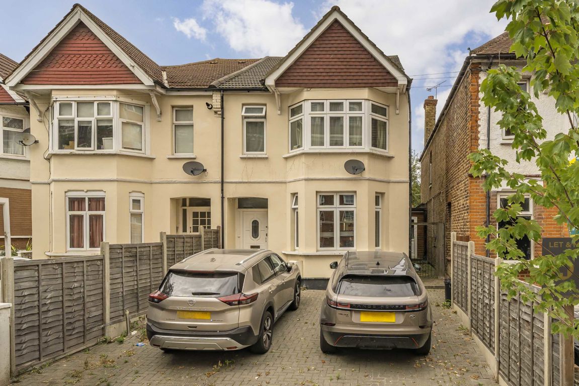 4 bedroom semi-detached house for sale 0