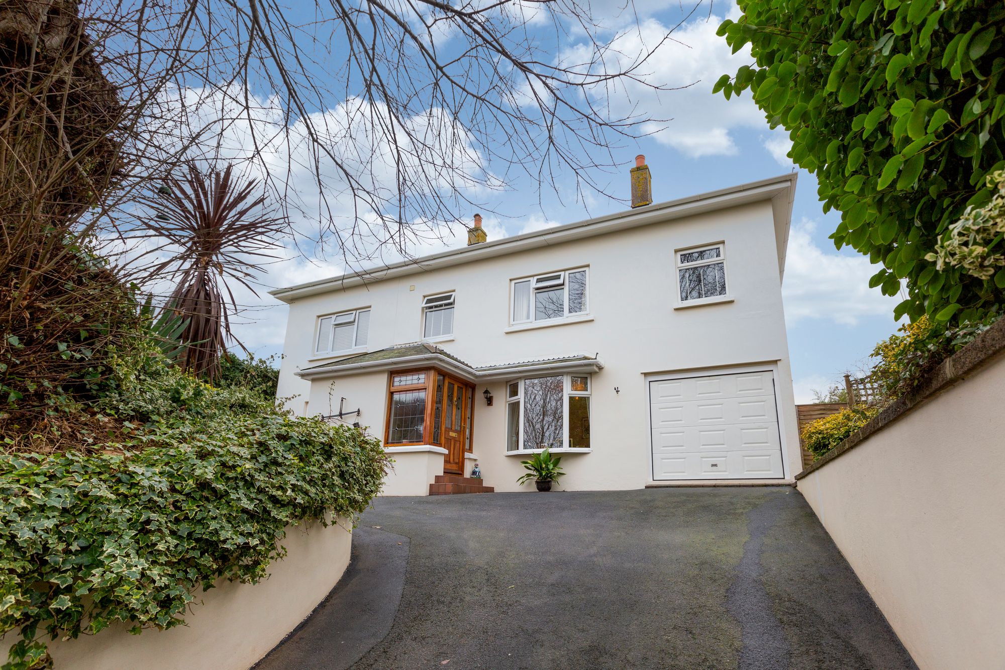 3 bedroom detached house for sale 0