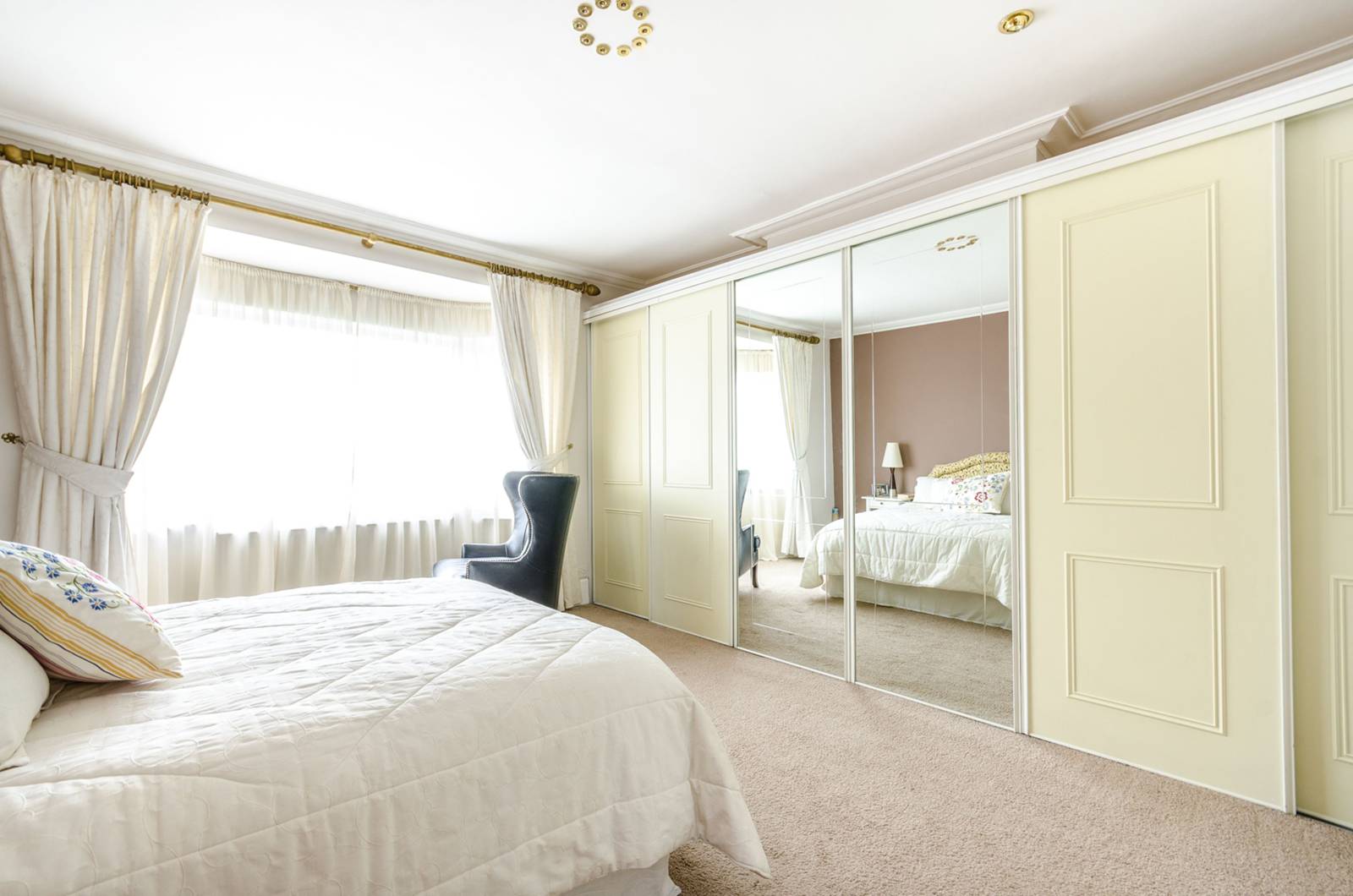 6 bedroom semi-detached house for sale 0