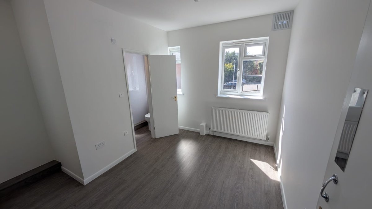 1@168A, High Street, Ruislip photo 5
