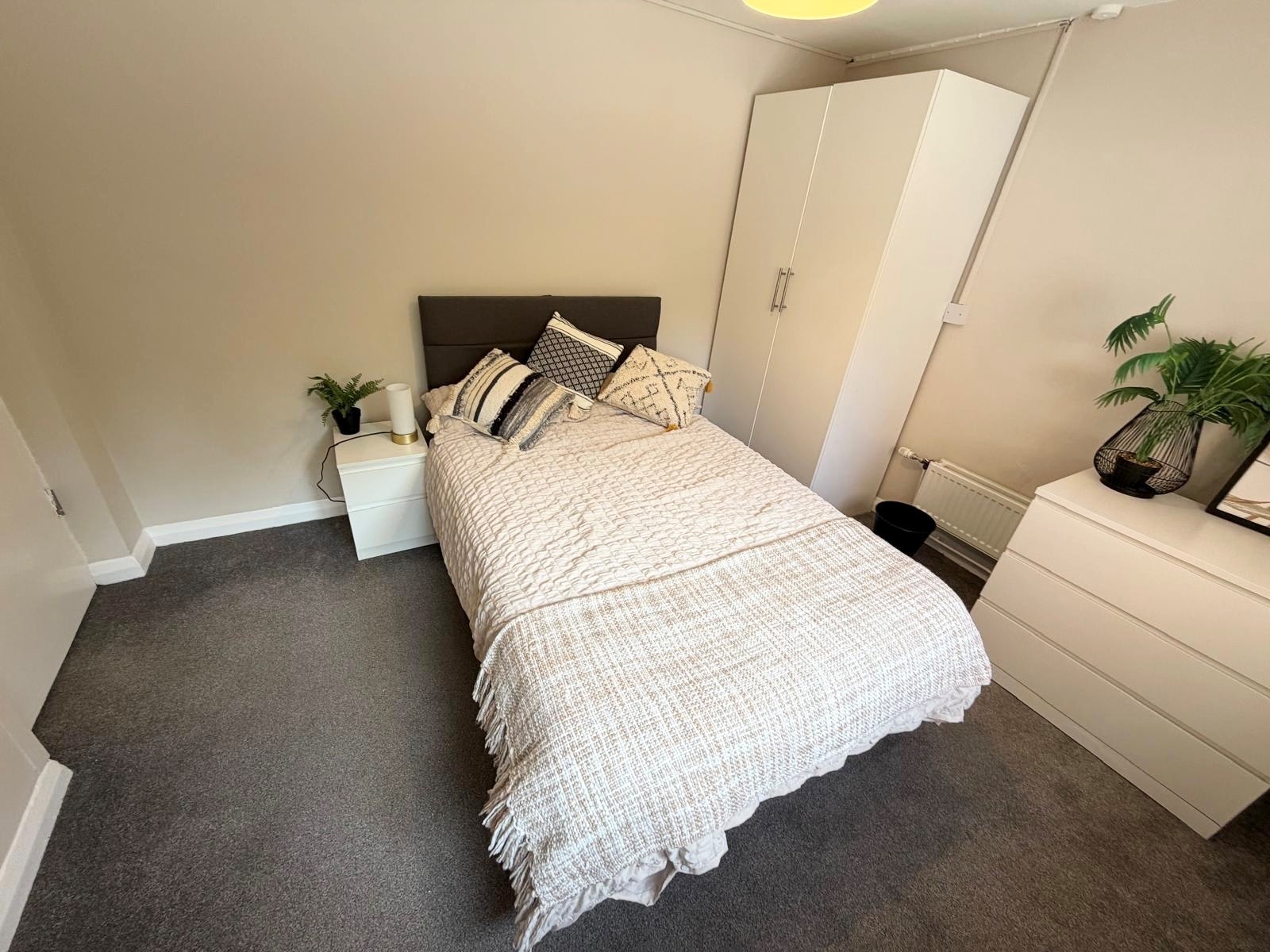 Room 8, DROITWICH photo 5