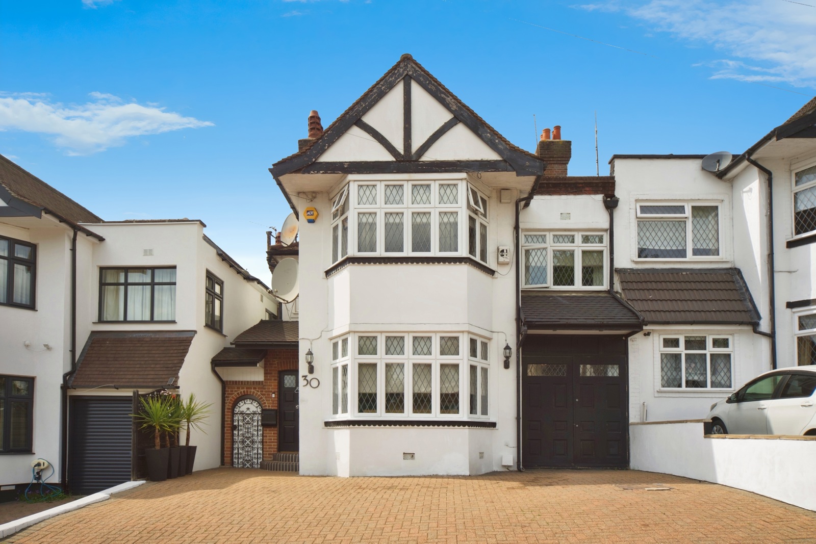4 bedroom semi-detached house for sale 0