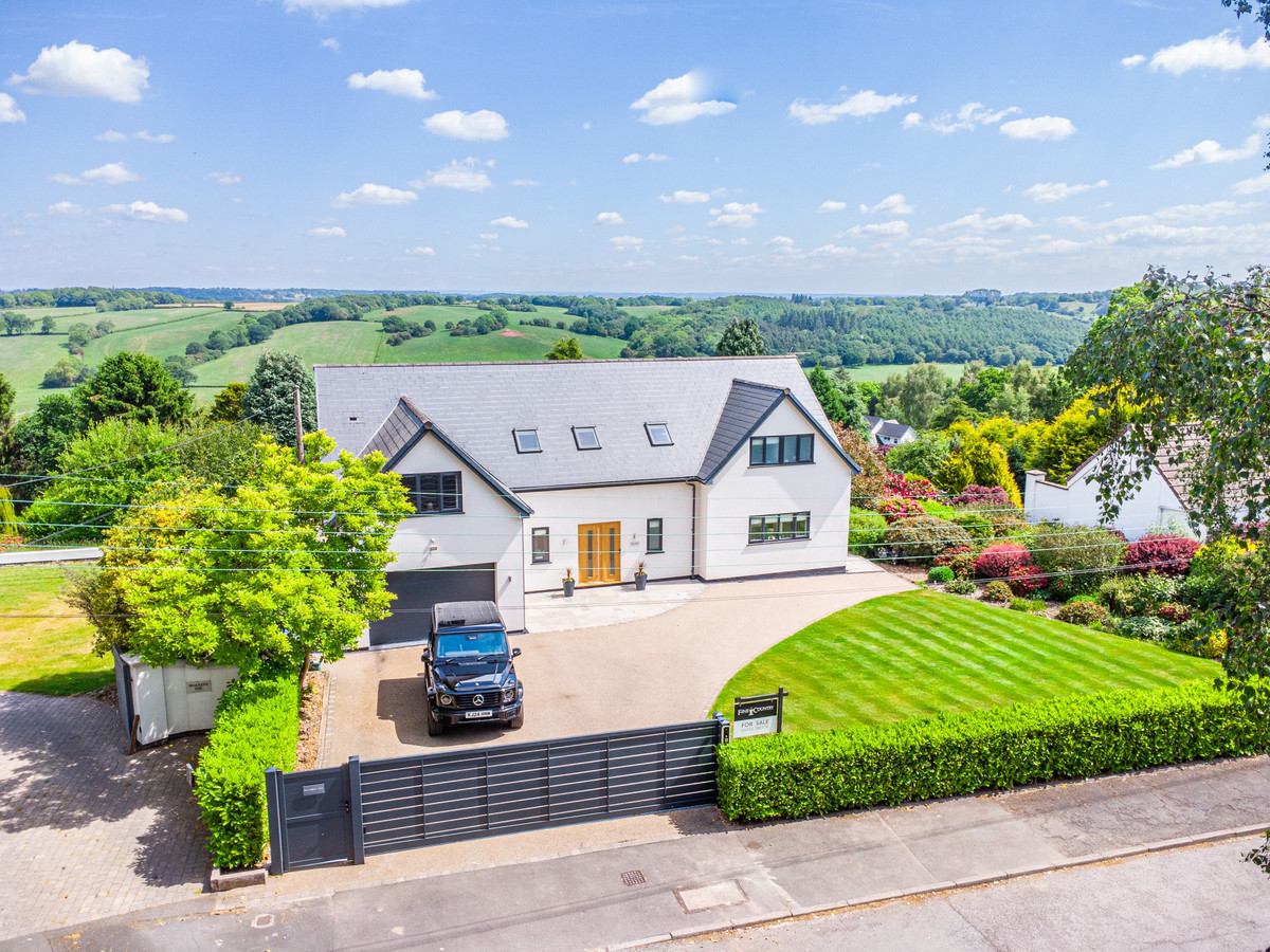 5 bedroom detached house for sale