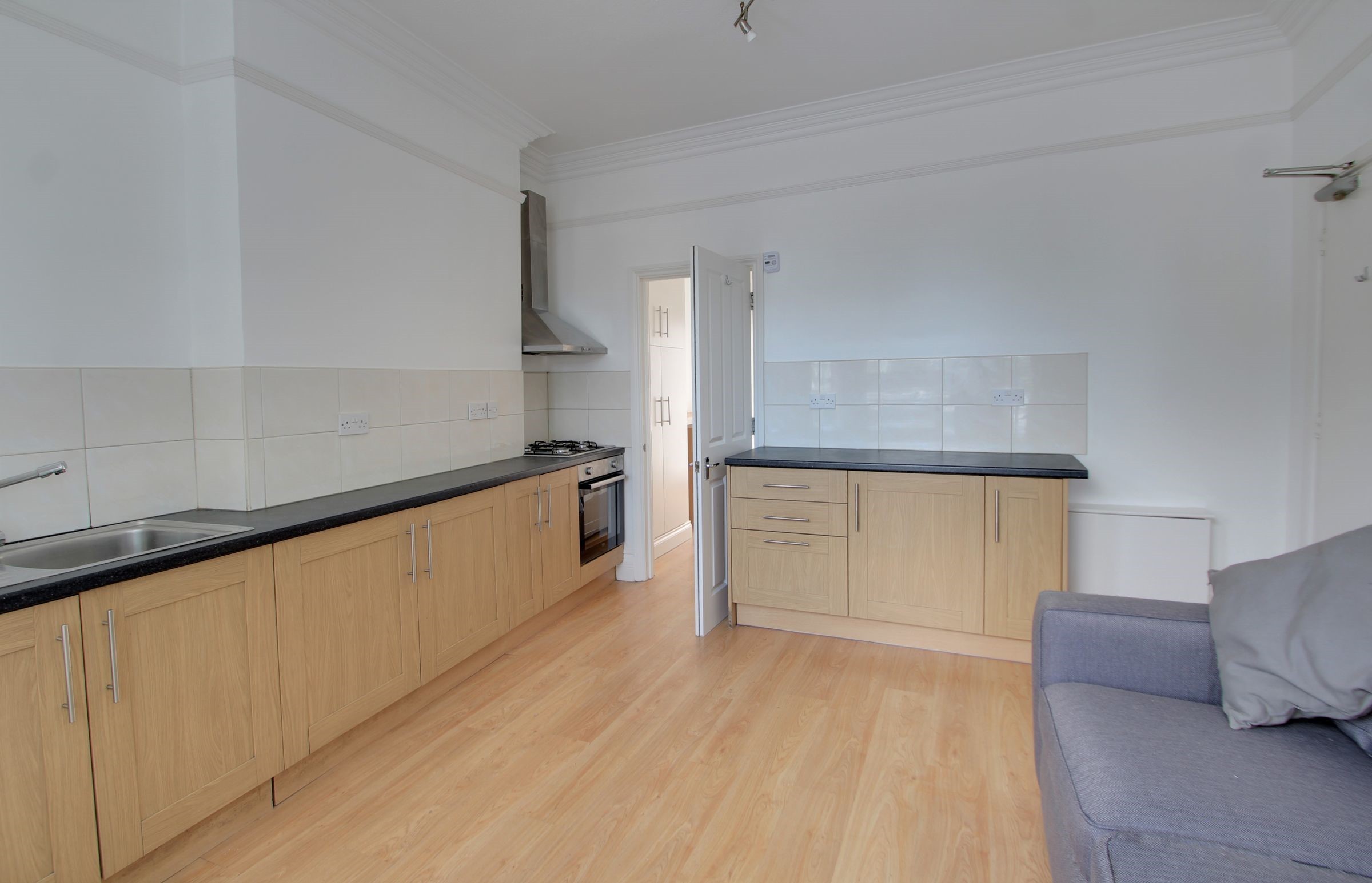 190 Oakleigh Road North, London photo 5