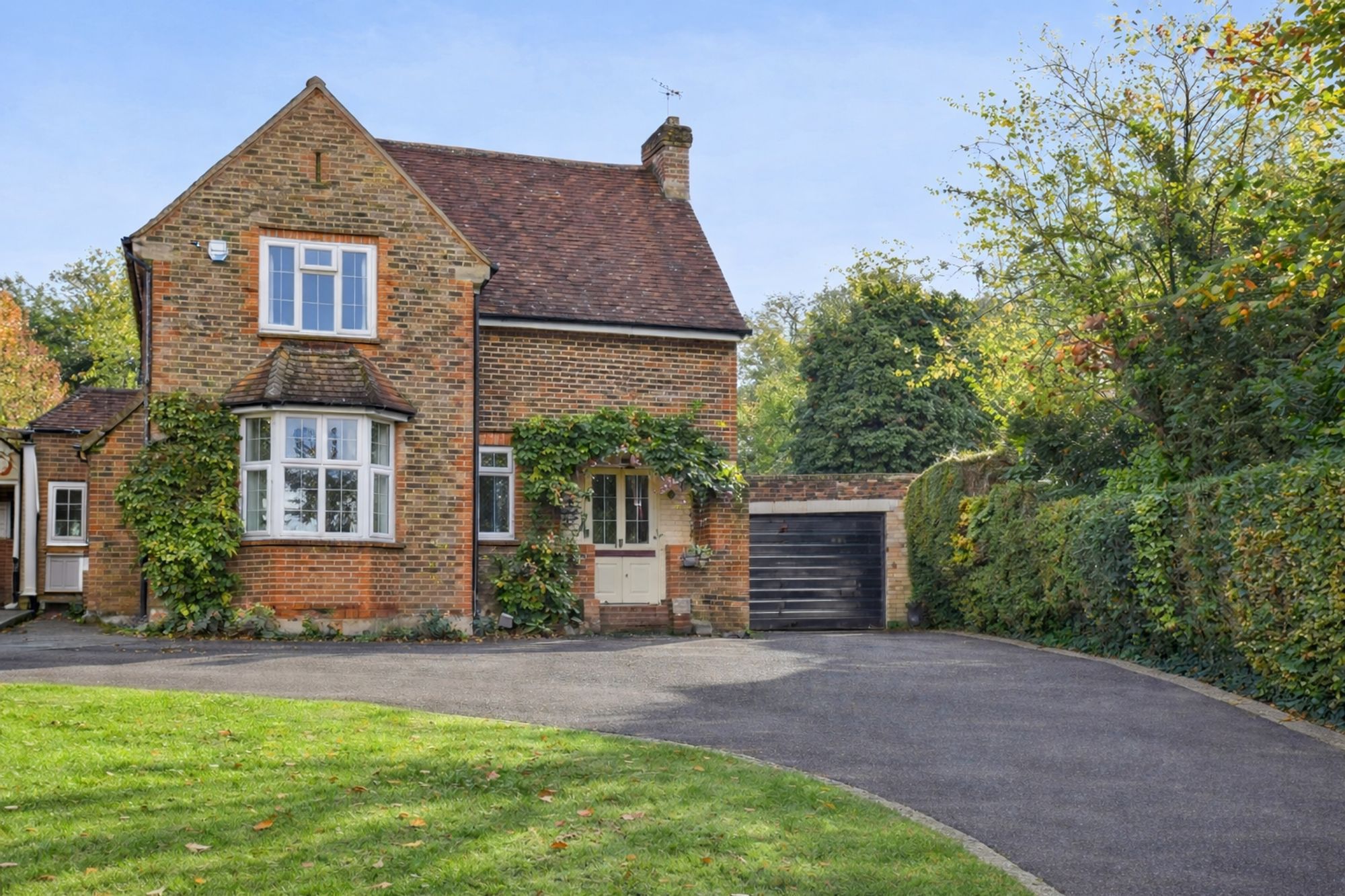 4 bedroom detached house for sale 0