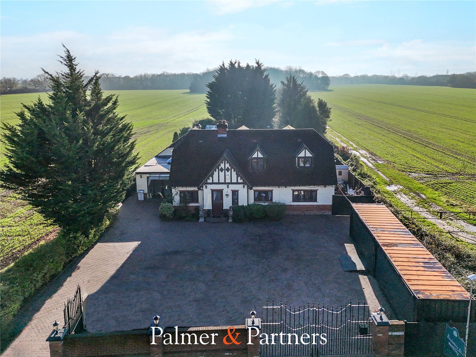 5 bedroom detached house for sale 0