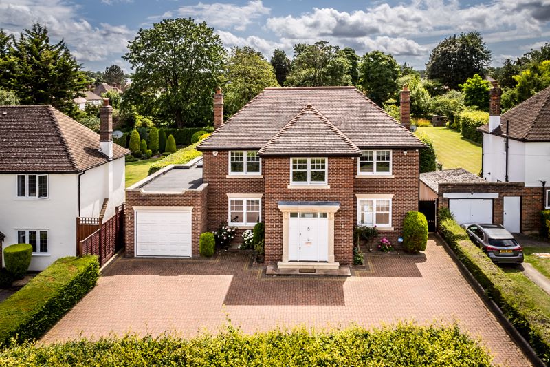 5 bedroom detached house for sale 0