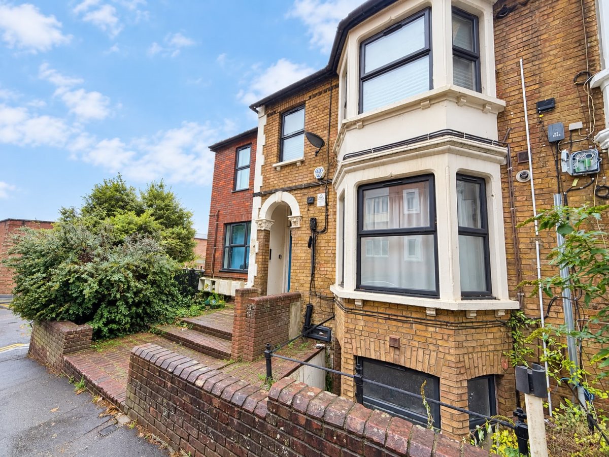 Priory Road, High Wycombe photo 4