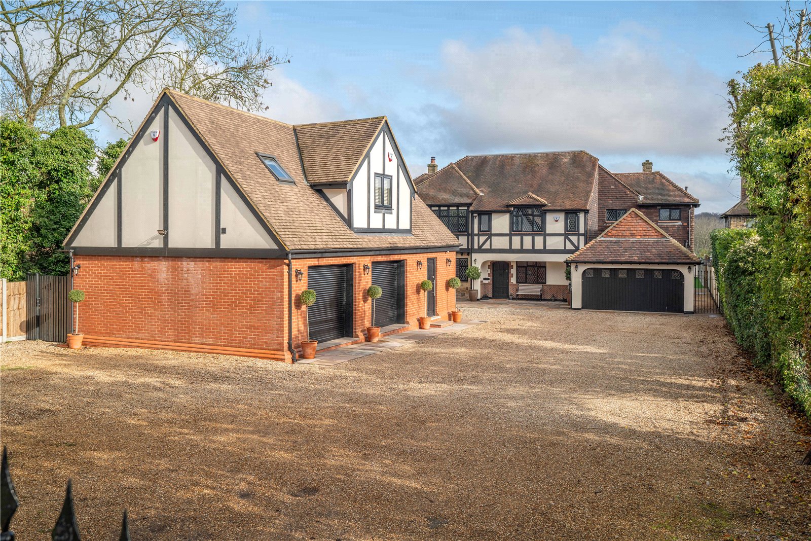 5 bedroom detached house for sale 0