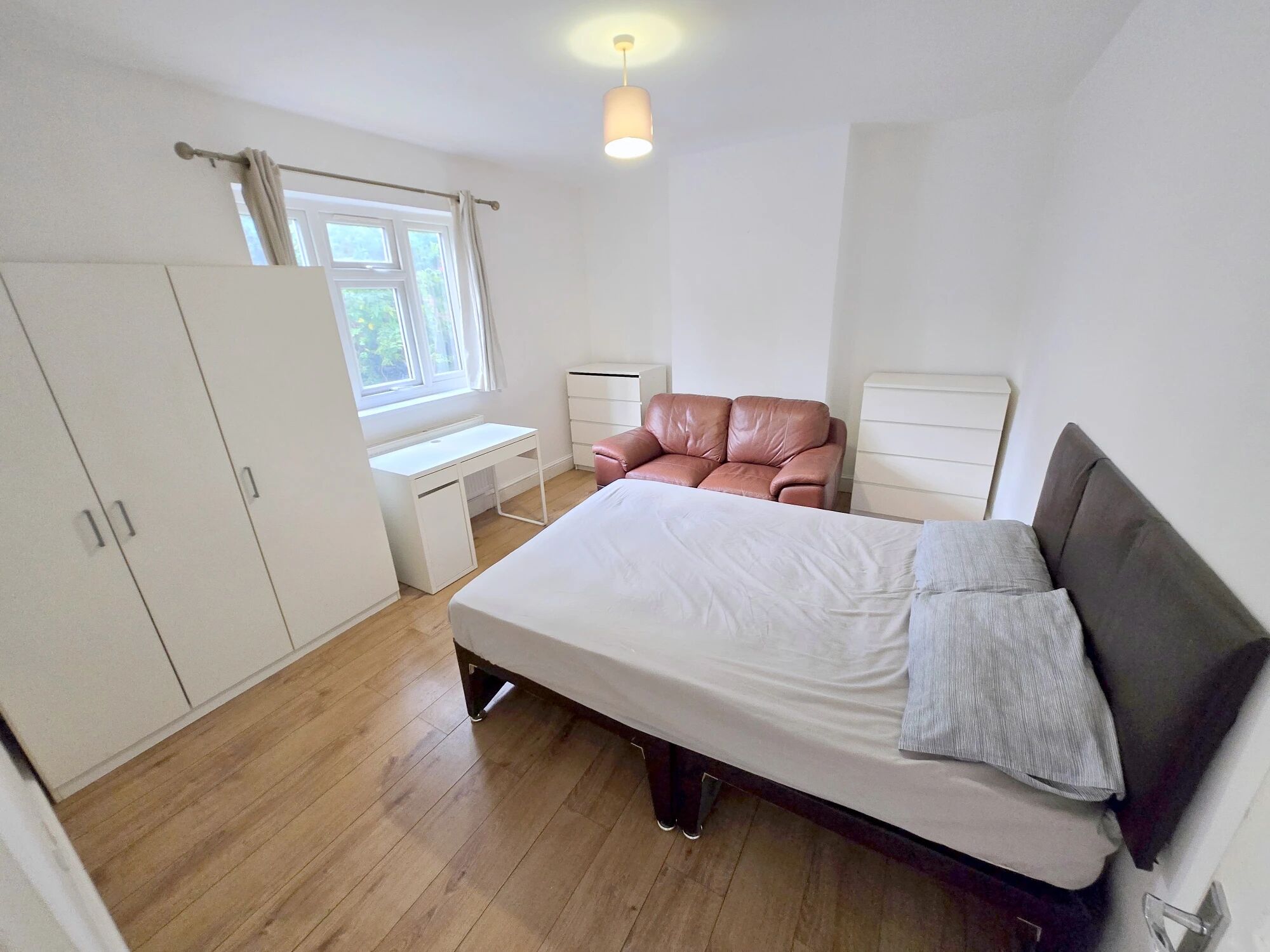 Ground Floor Front Room 18, Cobland Road Grove Park, London photo 2