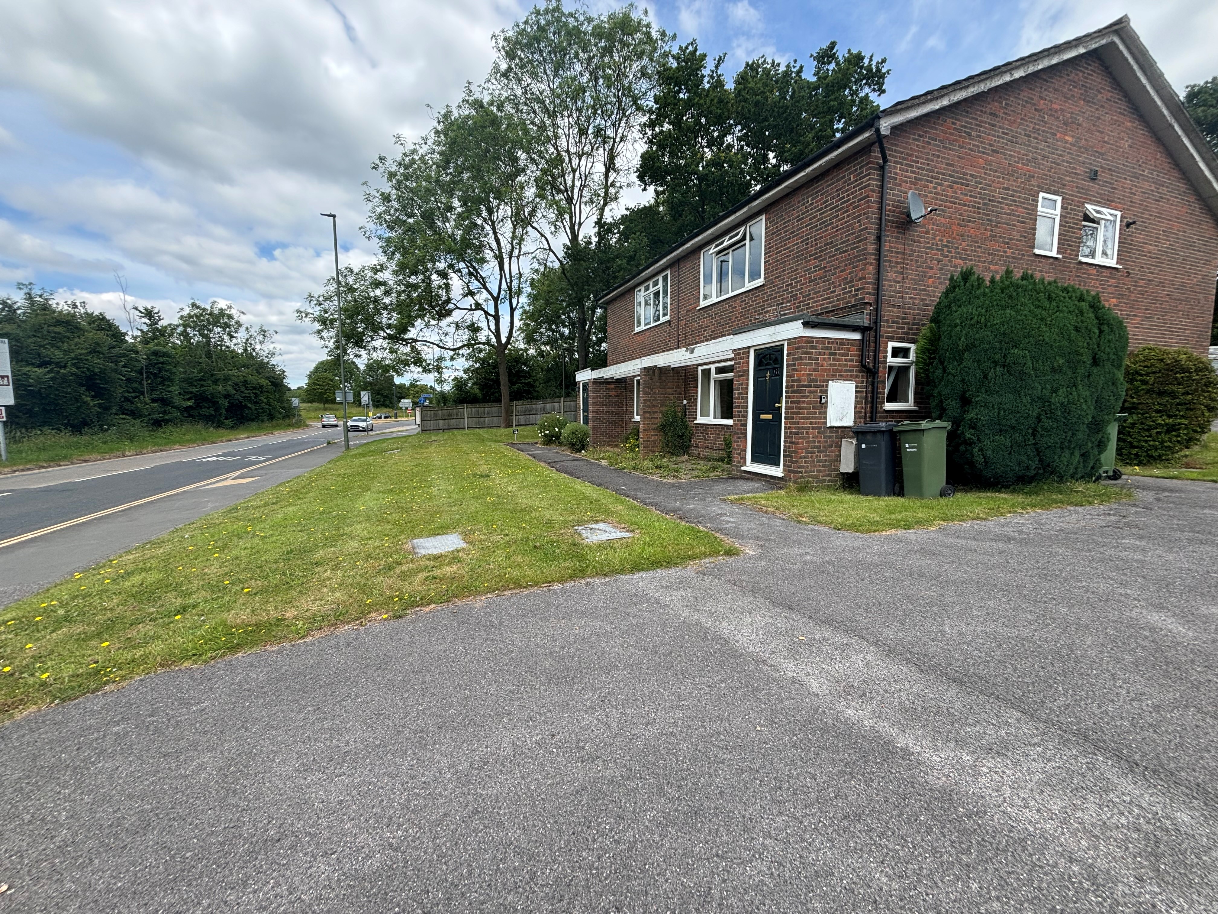 74, The Chase, Guildford photo 2