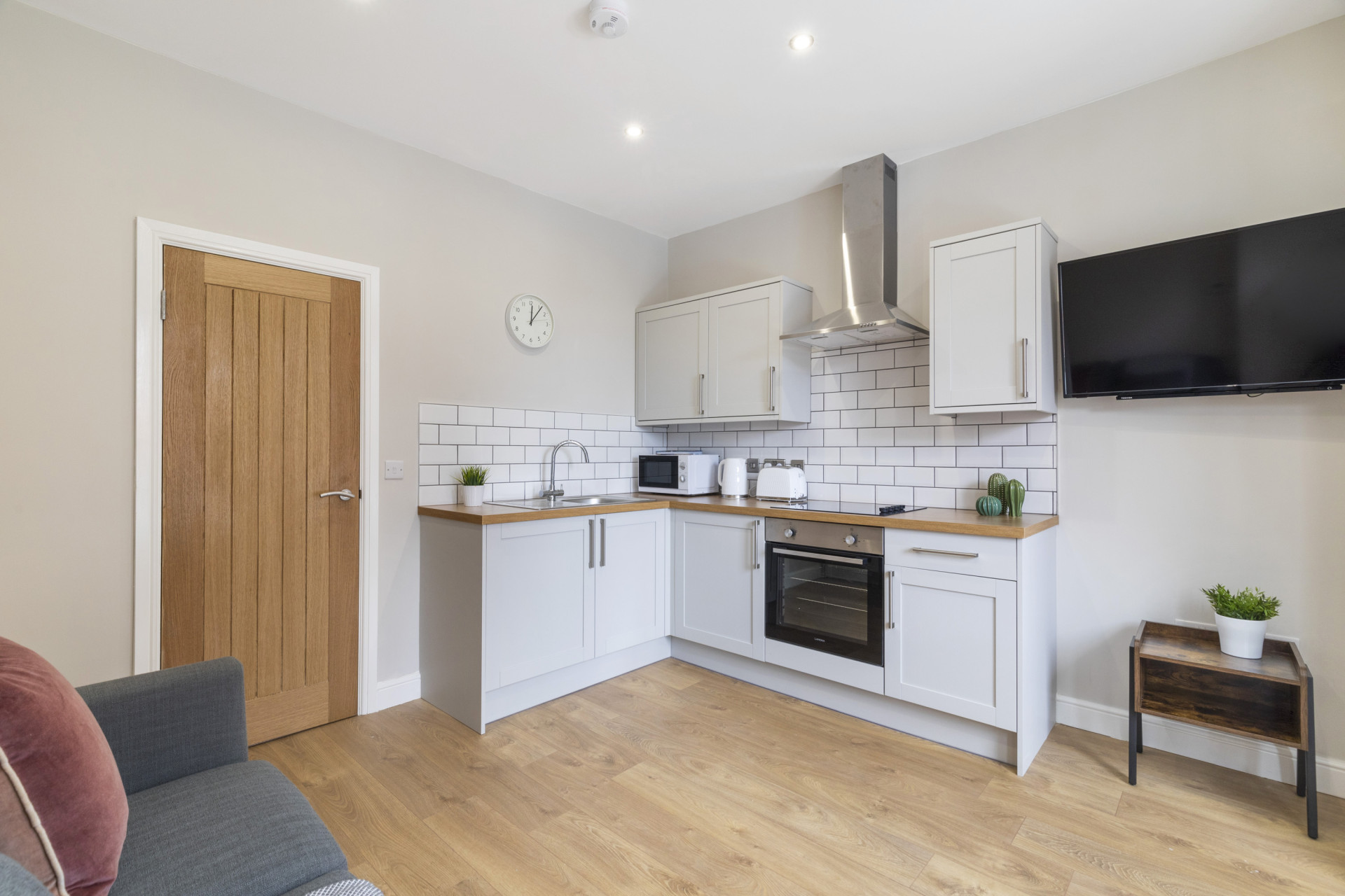 24A, Moorland Road, Leeds photo 2