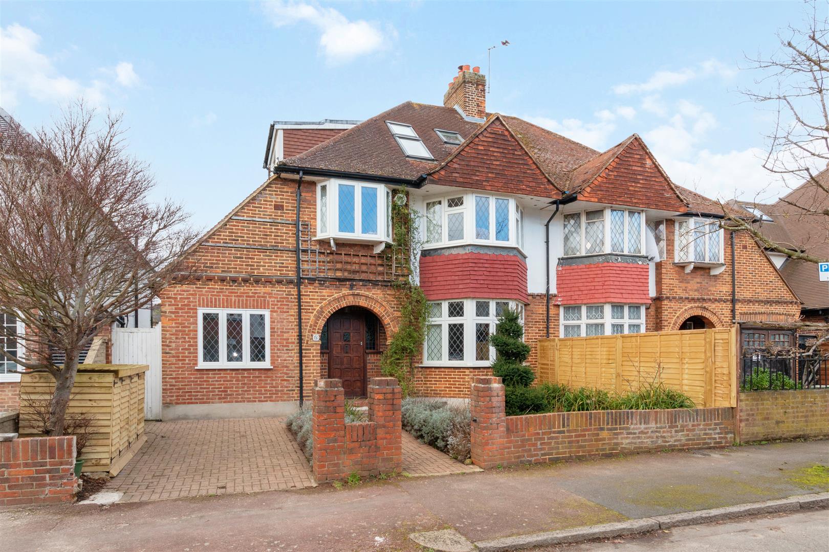 5 bedroom semi-detached house for sale 0