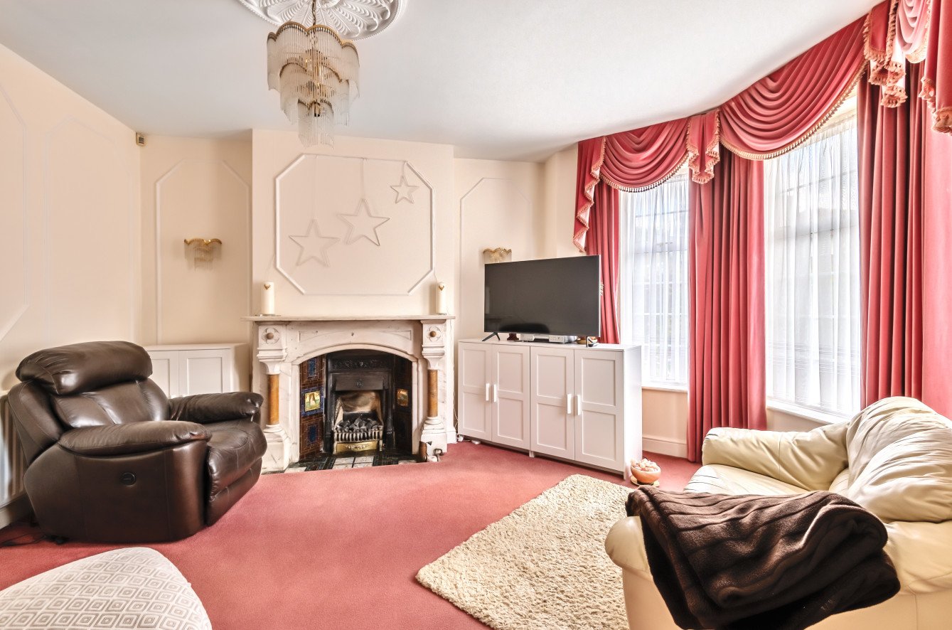 4 bedroom detached house for sale 0