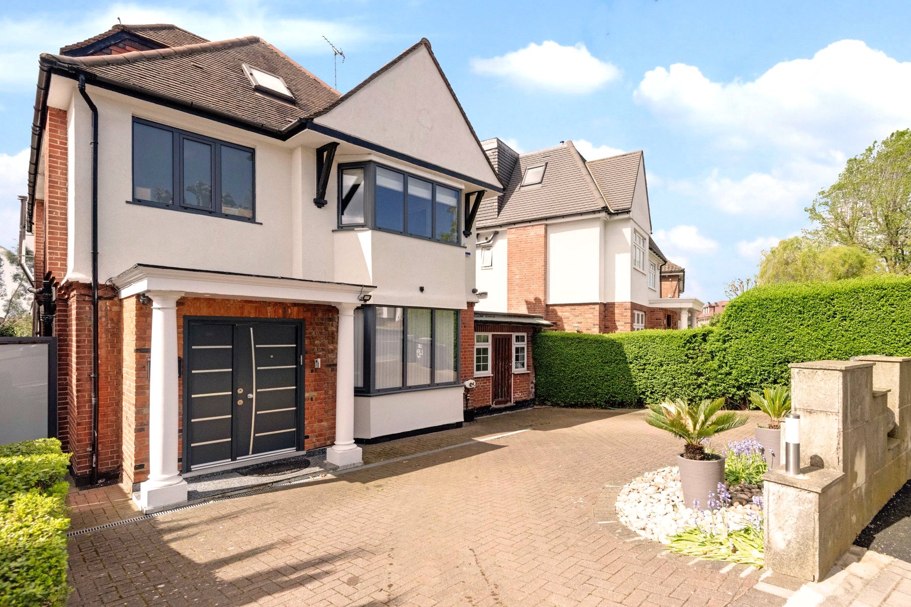 6 bedroom detached house for sale 0