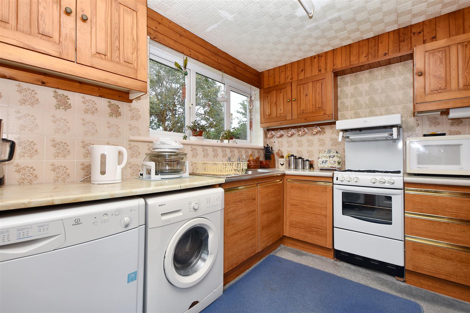 5, The Square, Beachlands, Pevensey Bay photo 5