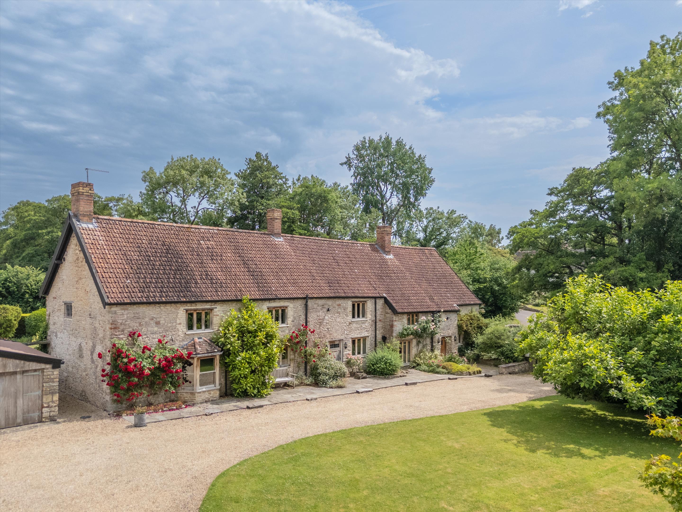 5 bedroom detached house for sale 0