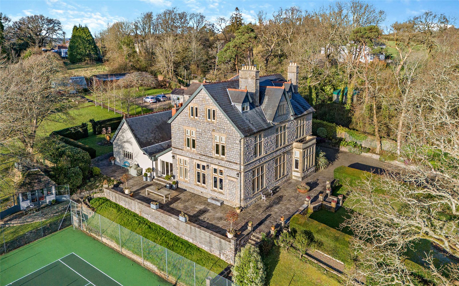 5 bedroom detached house for sale 0