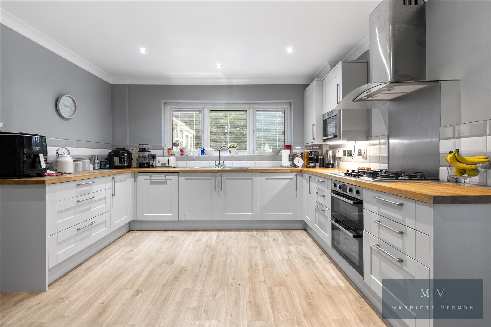 5 bedroom detached house for sale 0