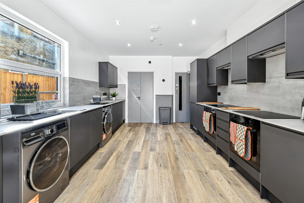 Room 8 47, Woodgrange Drive, Southend on Sea photo 4