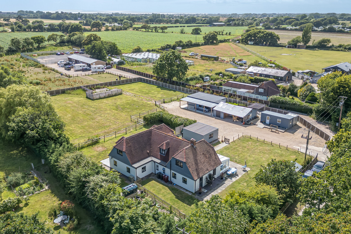 5 bedroom detached house for sale 0