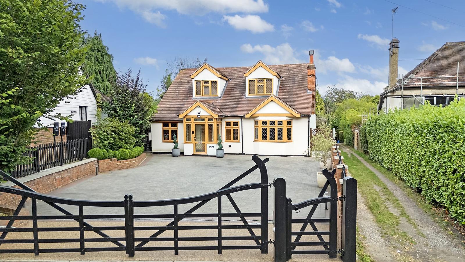 4 bedroom detached house for sale 0