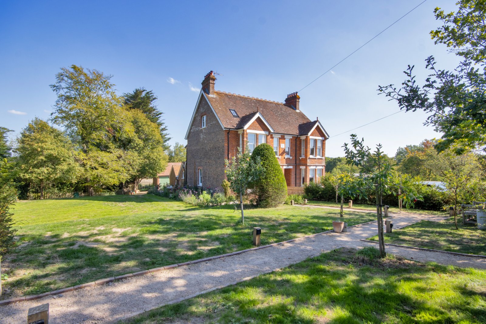 6 bed semi-detached house for sale