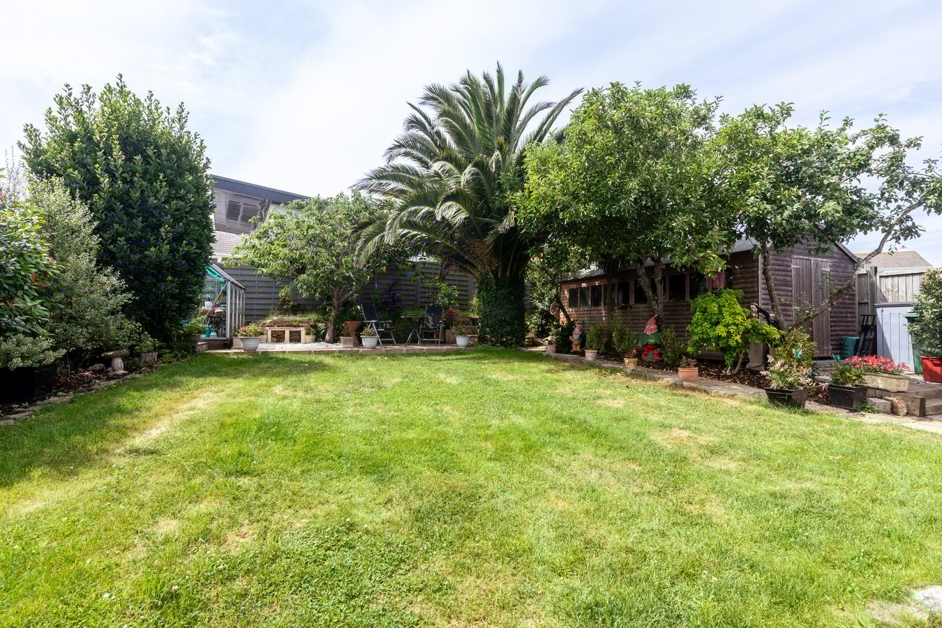 3 bedroom detached house for sale in Guildford