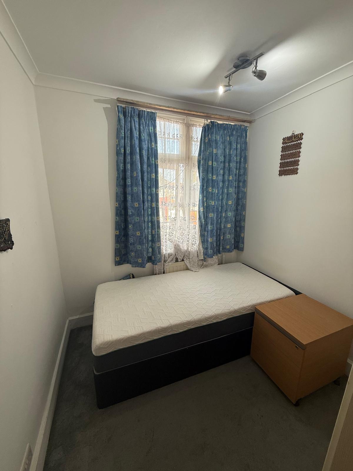 31, Halsham Crescent, BARKING photo 4