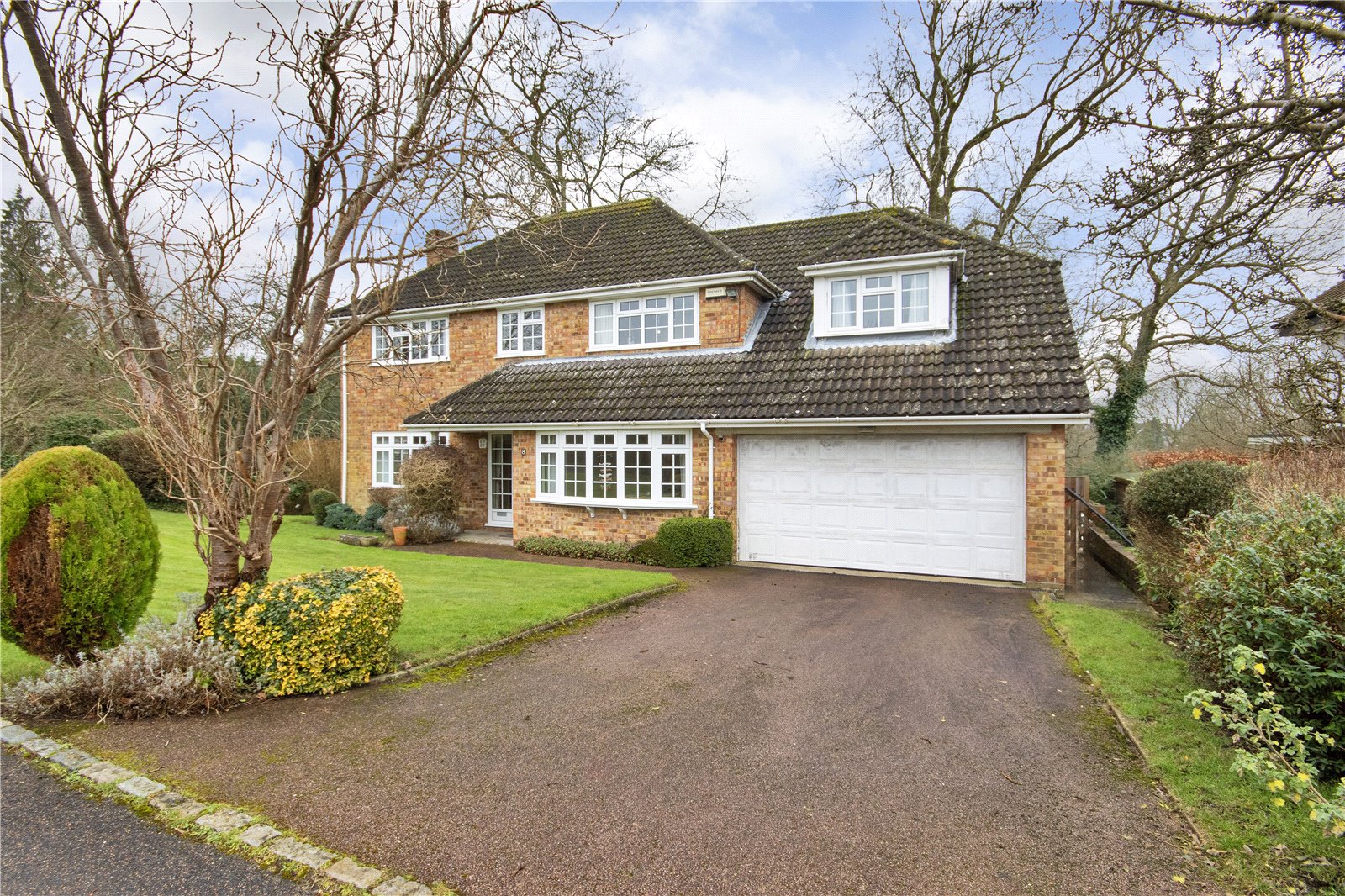 4 bedroom detached house for sale 0