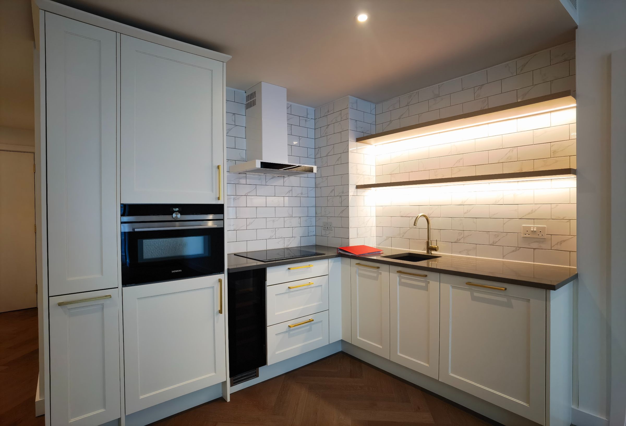 Flat 404, London photo 4