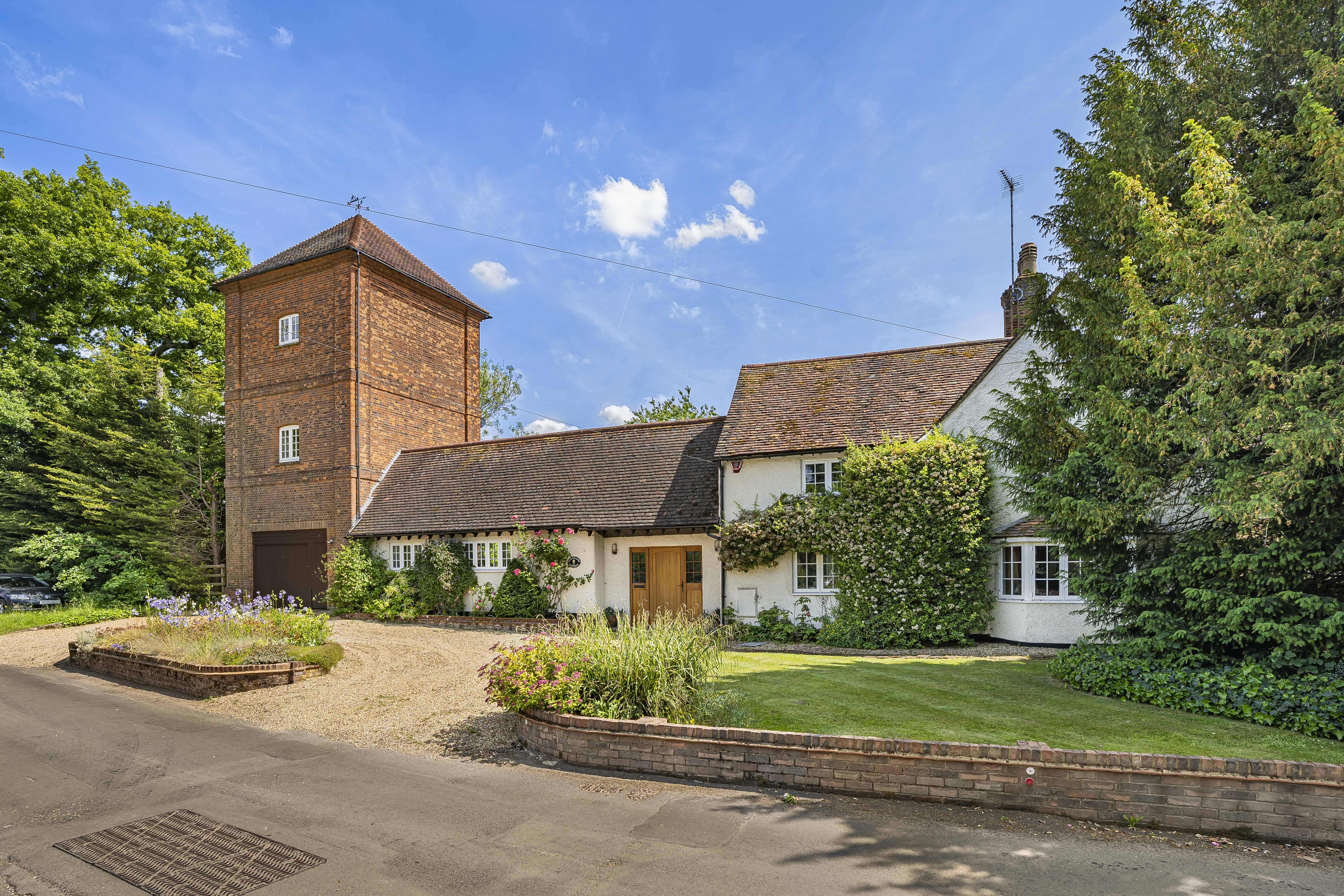 5 bedroom detached house for sale 0