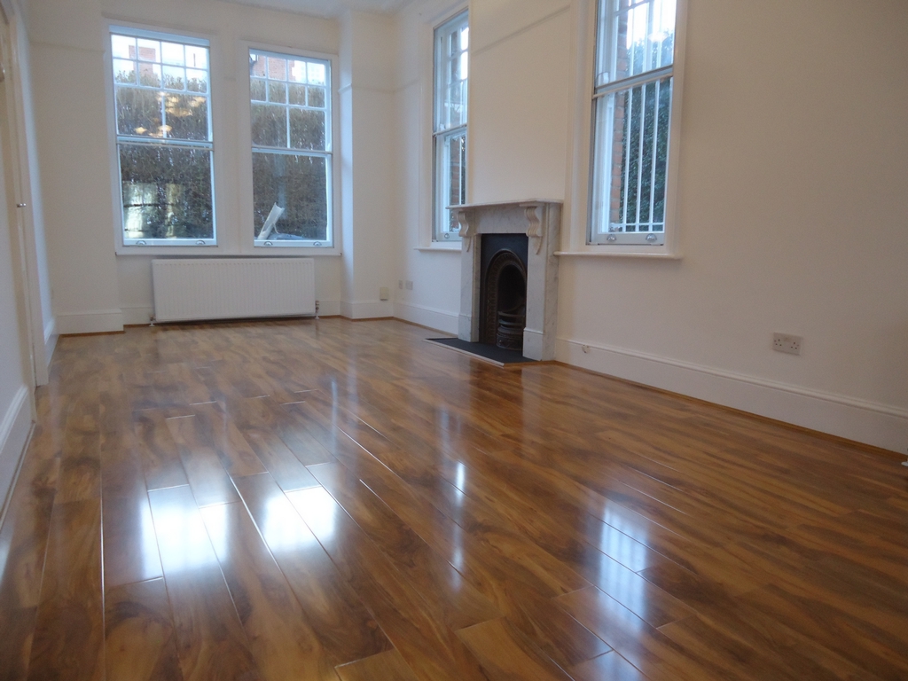 3 bedroom flat for sale in London