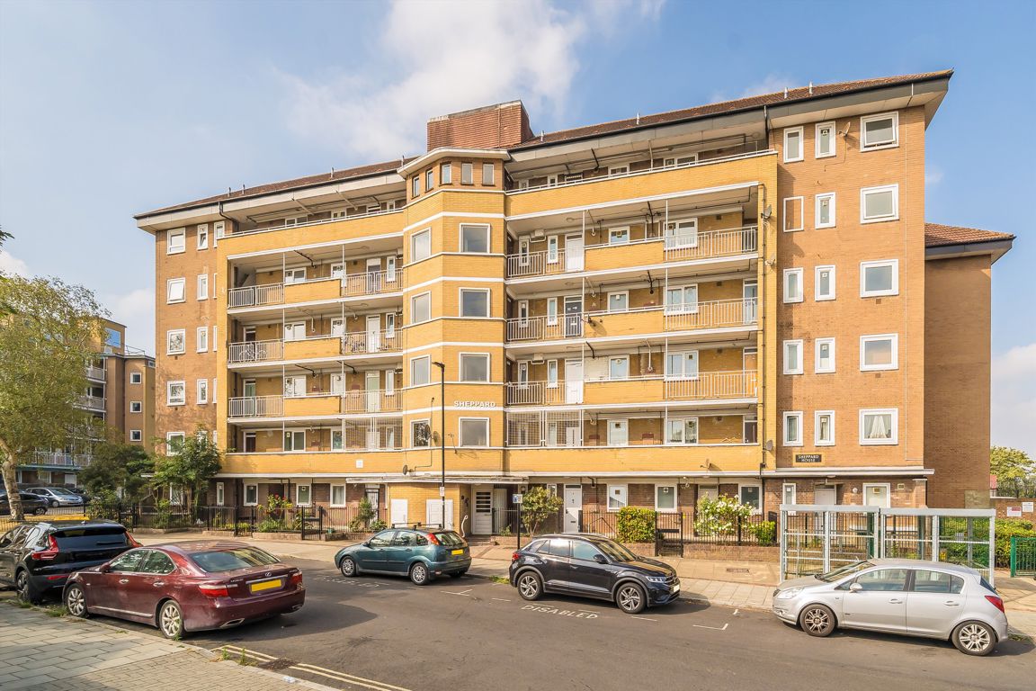 Flat 18, Sheppard House, Tulse Hill, London photo 2