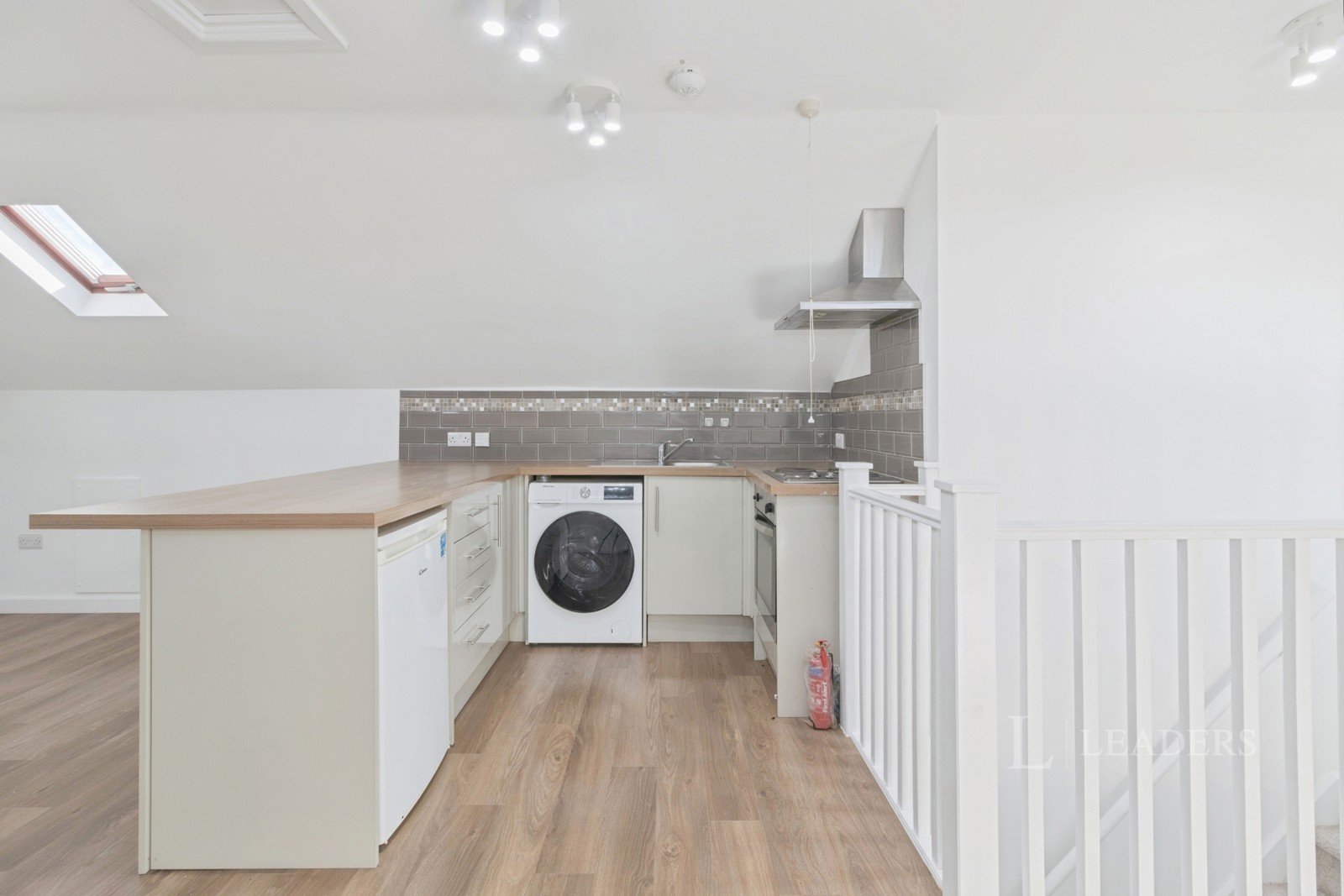 Flat 2, 24a, Wharncliffe Road, Leicestershire photo 2