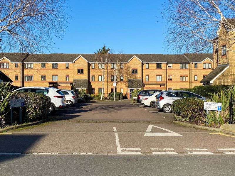 14, Draycott Close, London photo 3