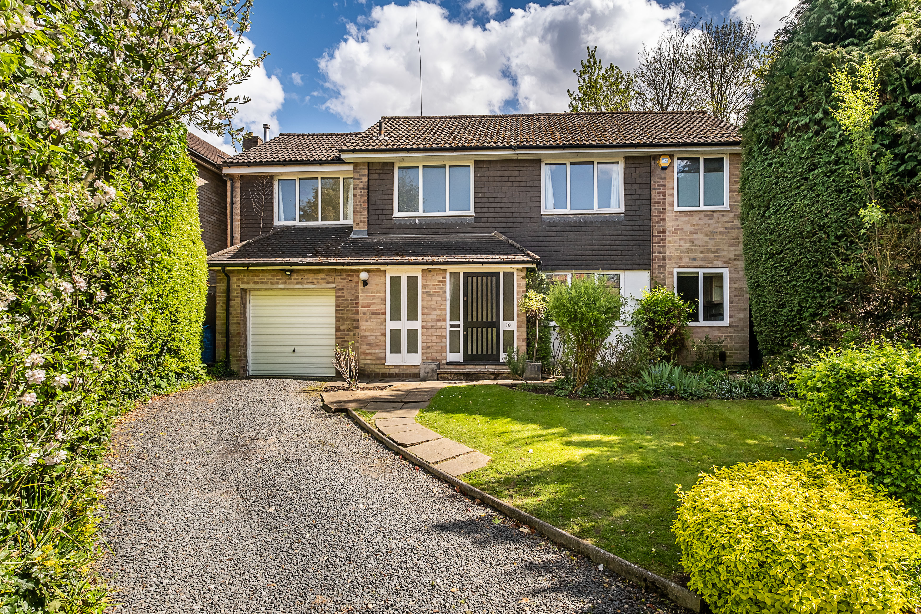 5 bedroom detached house for sale 0