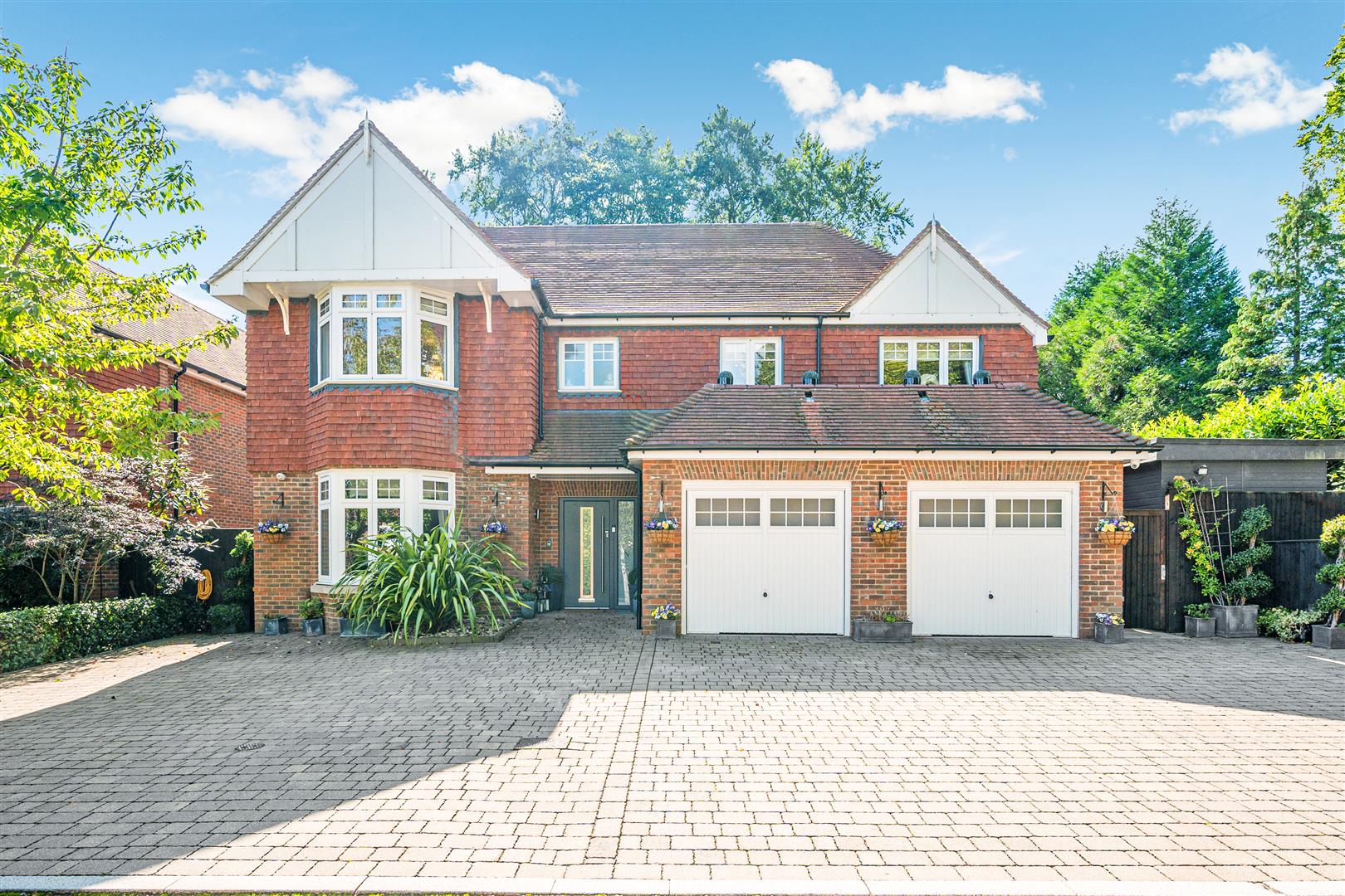 5 bedroom detached house for sale 0