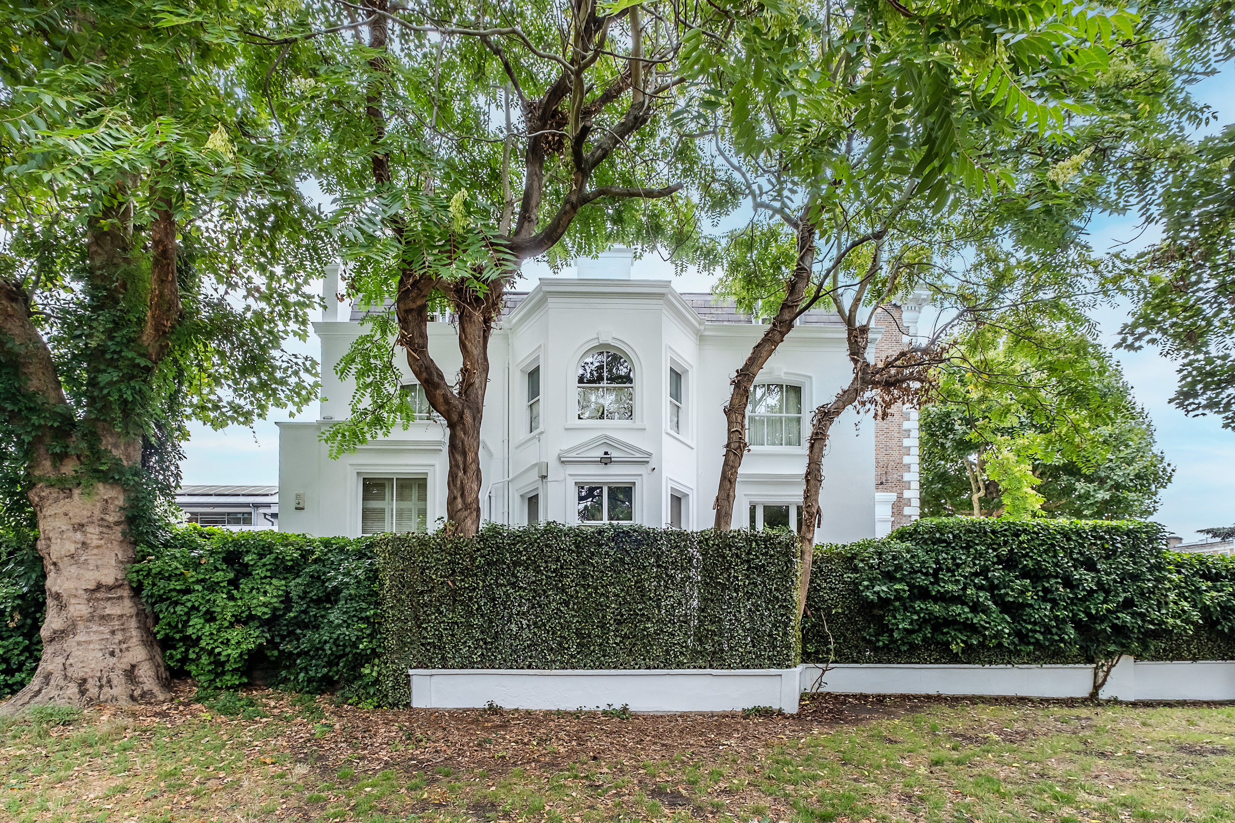 5 bedroom detached house for sale 0